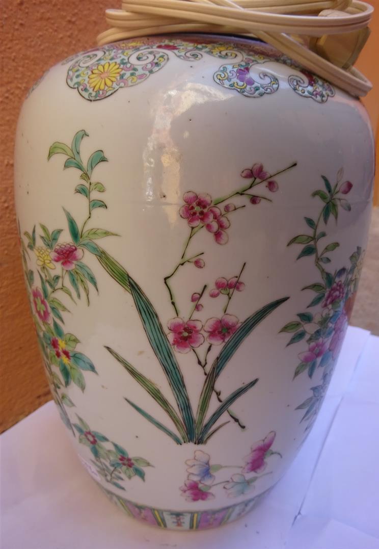 LOT DE DEUX (2) VASES EN PORCELAINE - Chine, XIXe-XXe siècle - Tous deux montés…