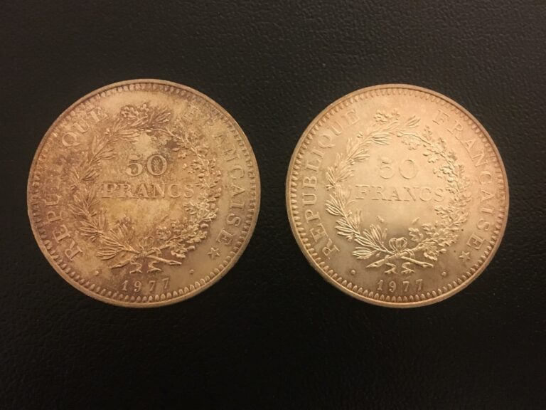 Deux pièces de 50 francs en argent.