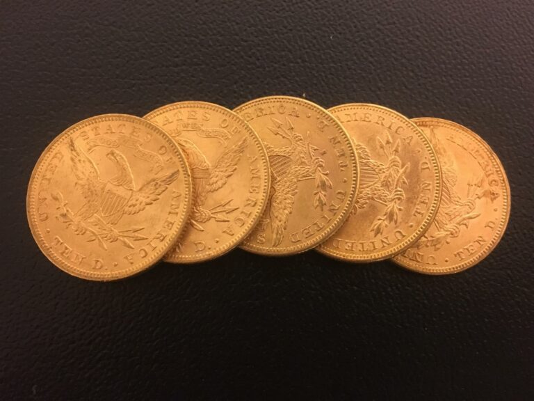 Cinq pièces de 10 $ or.