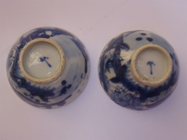 LOT DE CINQ (5) OBJETS ASIATIQUES - Chine et Japon - Il comprend : - > 1 théièr…