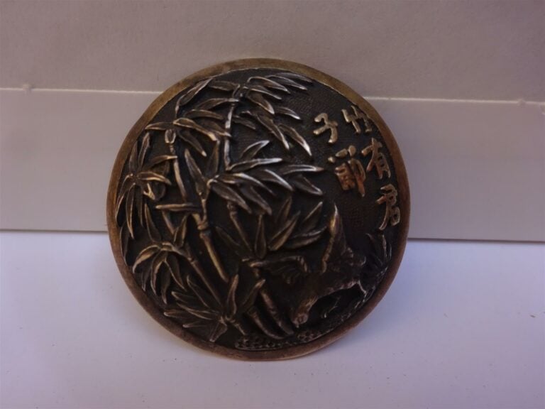 LOT DE CINQ (5) OBJETS ASIATIQUES - Chine et Japon - Il comprend : - > 1 théièr…