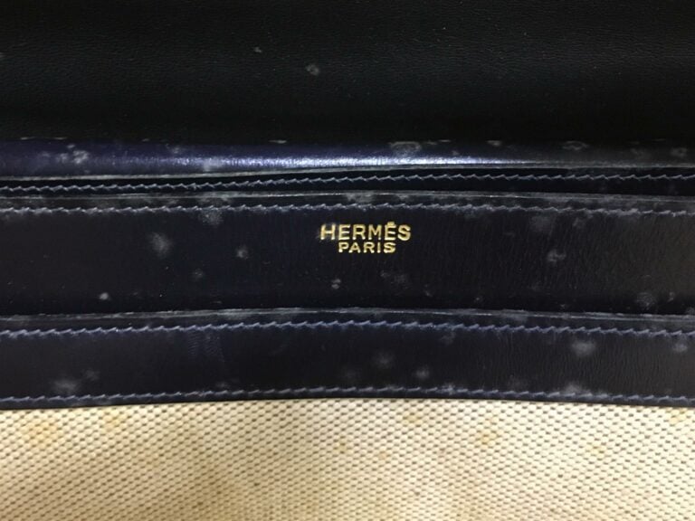 Sac à main HERMES modèle cordelière, toile beige et cuir marine, intérieur cuir…