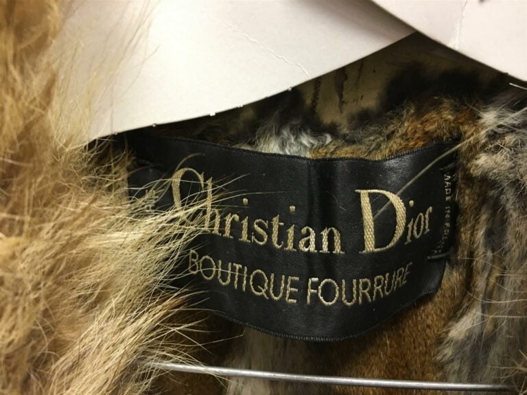 Trench Christian Dior Boutique en toile beige, doublure et en fourrure renard (…