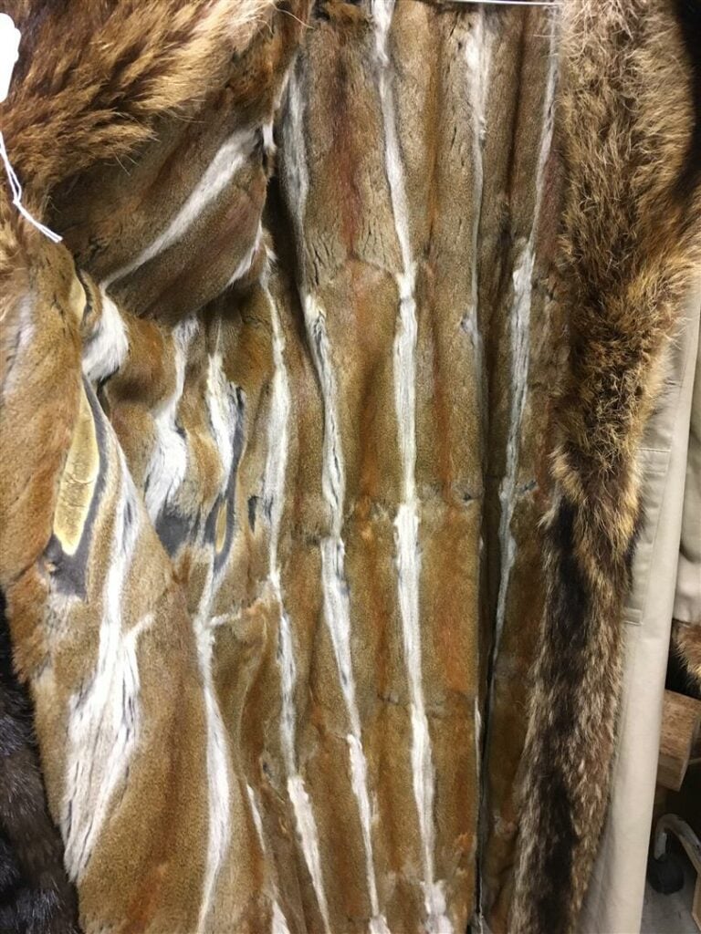 Trench Christian Dior Boutique en toile beige, doublure et en fourrure renard (…
