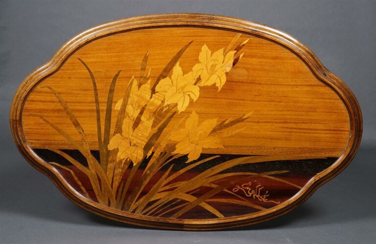 Emile GALLE (1846-1904). - Table de salon en bois naturel, le plateau richement…