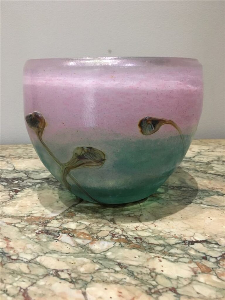 Jean-Claude NOVARO (1943-2014) - Vase de forme ovoïde en verre soufflé dans les…