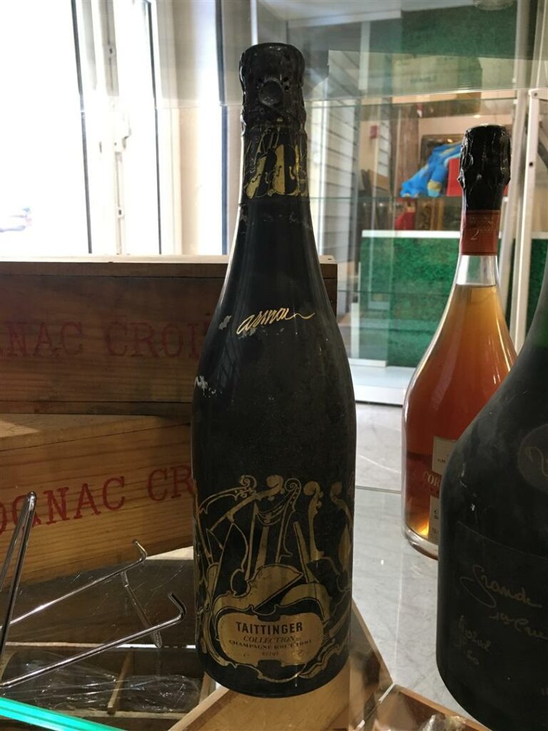 Champagne Taittinger, cuvée 1981, collection Arman, 1 bouteille.