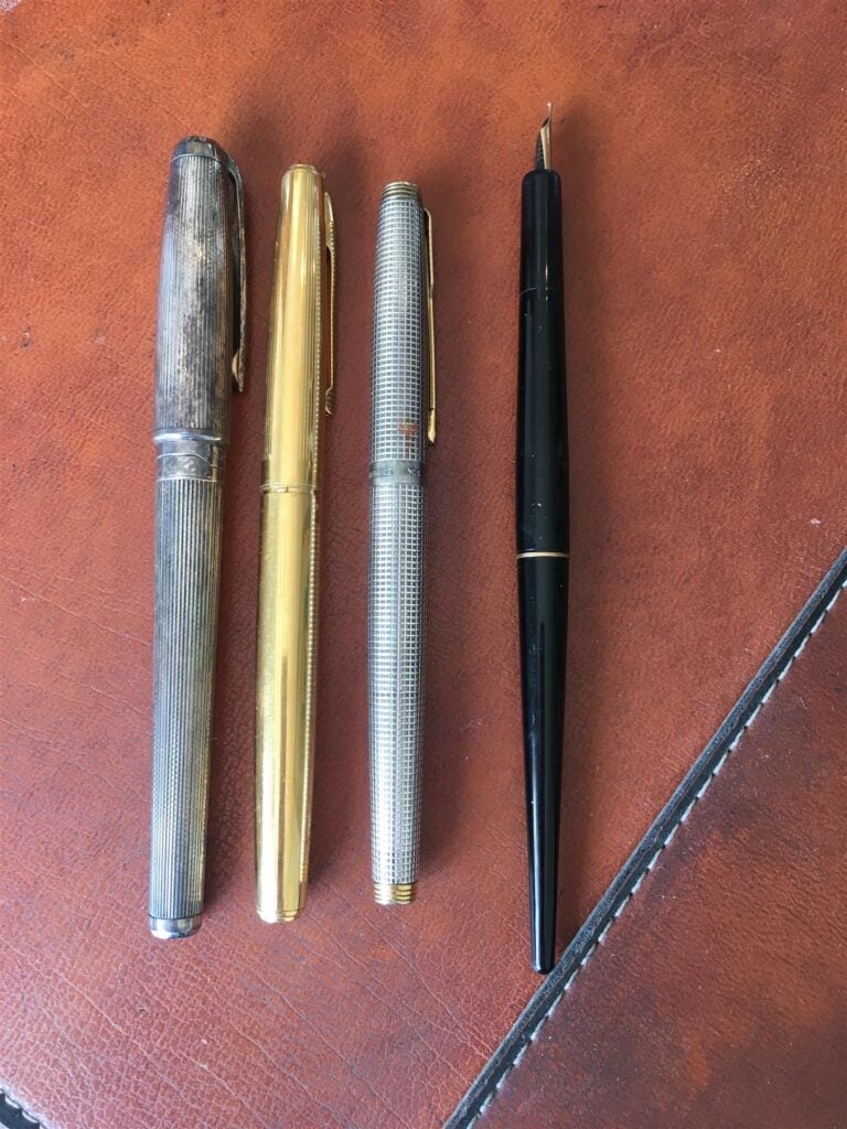 Ensemble de quatre stylos plume, S.T. Dupont, Waterman, Parker, et un sans marq…
