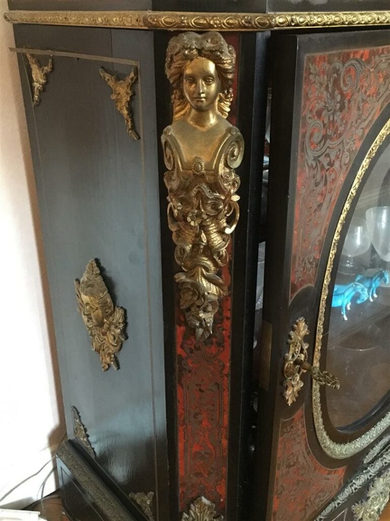 Buffet d'entre-deux formant vitrine en bois noirci et marqueterie Boulle d'étai…