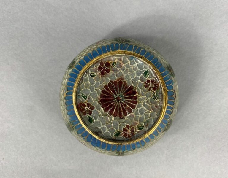 * Japon - Coupe en plique à jour selon la technique Shotai'jippo, à décor de ca…