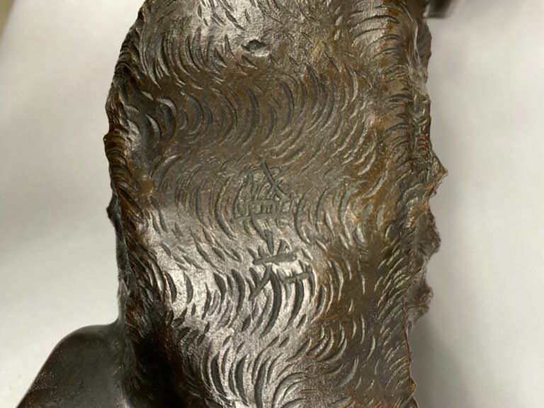 Japon, époque Meiji (1868-1912) - Sujet en bronze à patine brune nuancée représ…