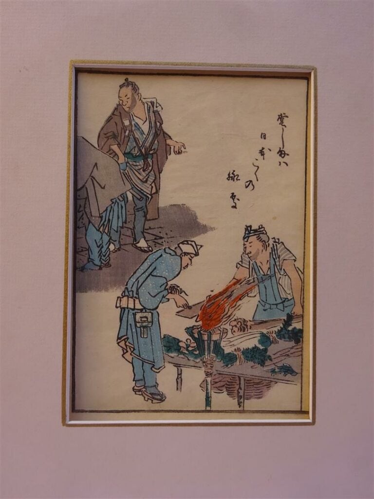 LOT DE DOUZE (12) ESTAMPES JAPONAISES: - > Encre sur papier représentant un ois…