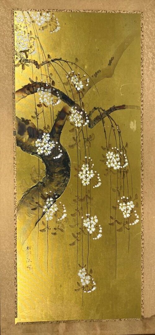 Japon - Paravent une feuille figurant un arbre fleuri peint sur fond doré. - Po…