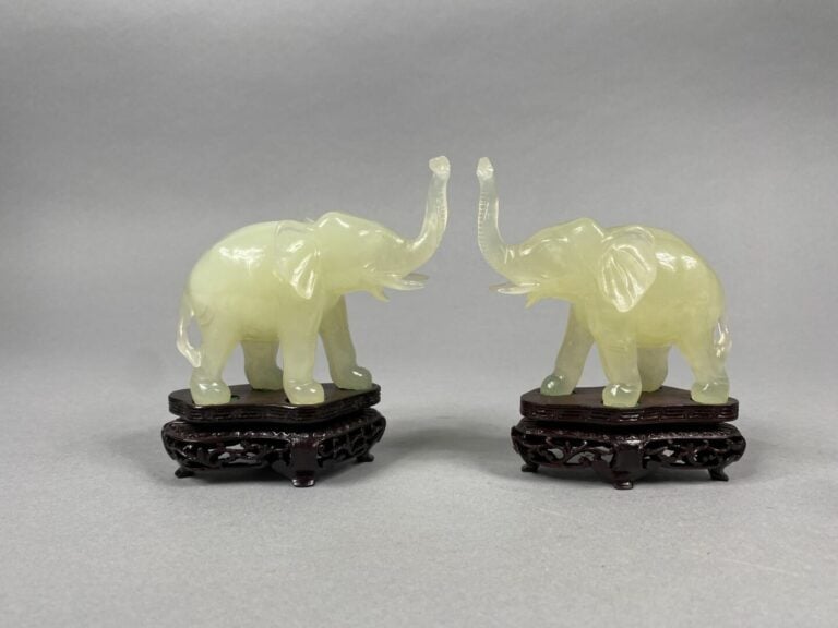 Chine - Ensemble de sujets sculptés en pierre dure, serpentine et verre représe…