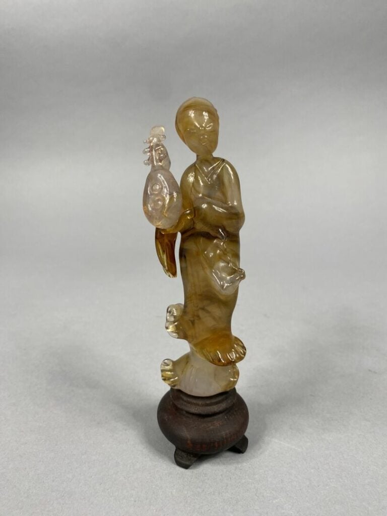 Chine - Ensemble de sujets sculptés en pierre dure, serpentine et verre représe…