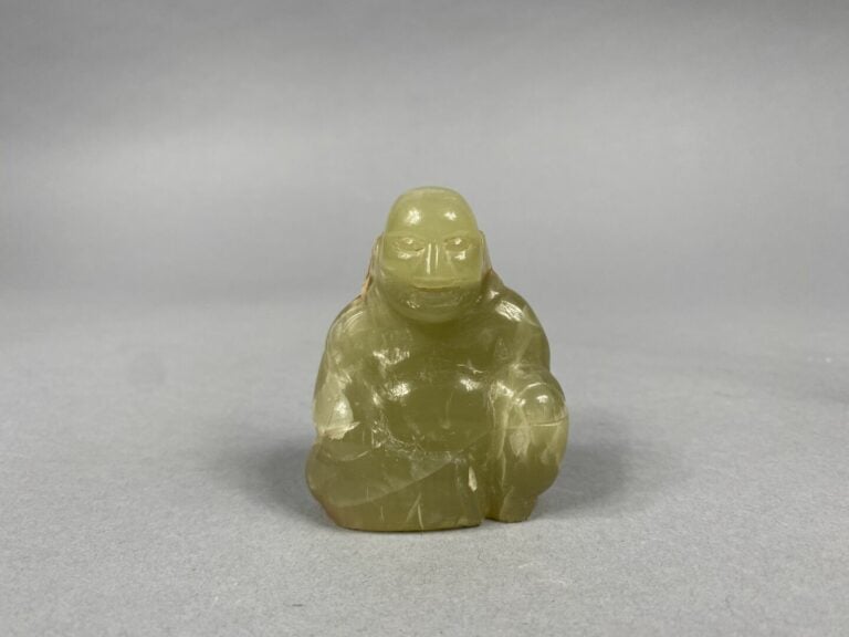 Chine - Ensemble de sujets sculptés en pierre dure, serpentine et verre représe…