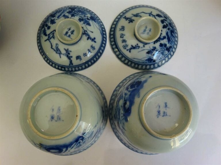 LOT DE TROIS BOLS COUVERTS - Chine, Epoque XXe siècle - Portent des marques apo…