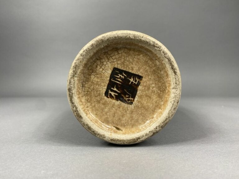 Chine, Nankin - Vase en porcelaine de Nankin à décor émaillé polychrome de scèn…