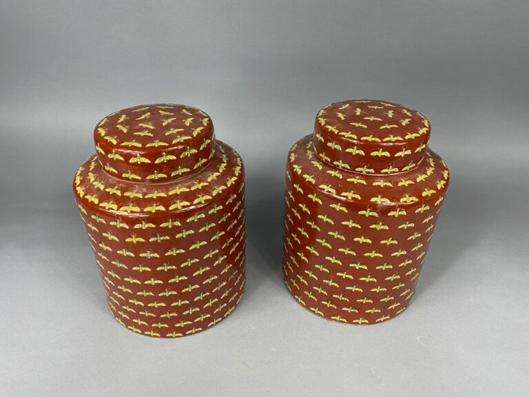 Chine, XXe siècle - Paire de pots à gingembre en céramique émaillée à décor d'a…
