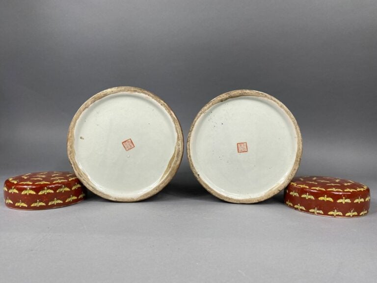 Chine, XXe siècle - Paire de pots à gingembre en céramique émaillée à décor d'a…