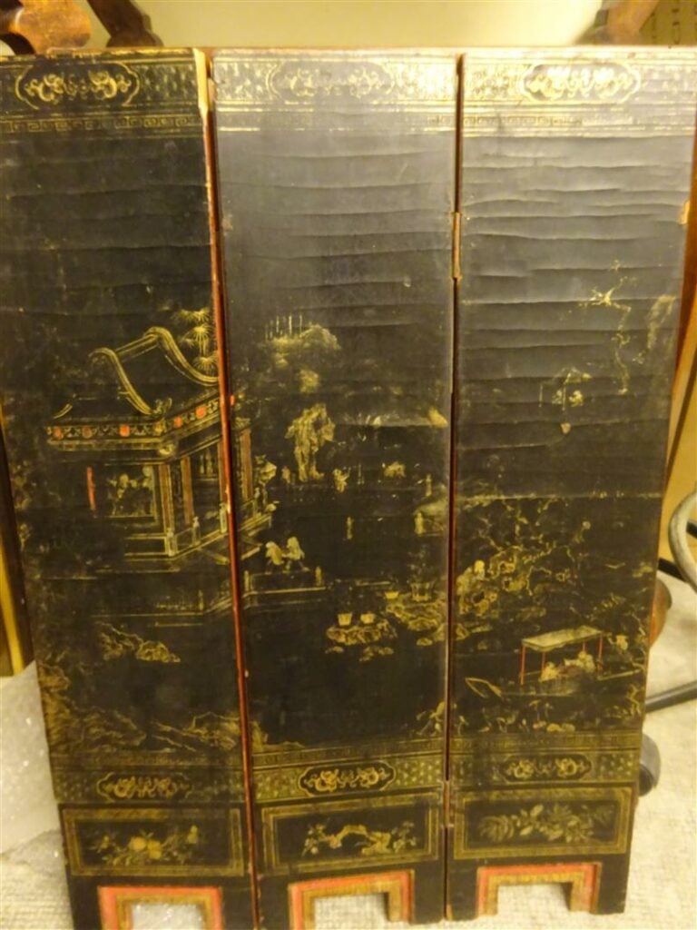 PAIRE D'ETAGERES D'APPLIQUES EN BOIS LAQUE - Chine, Epoque début du XXe siècle…