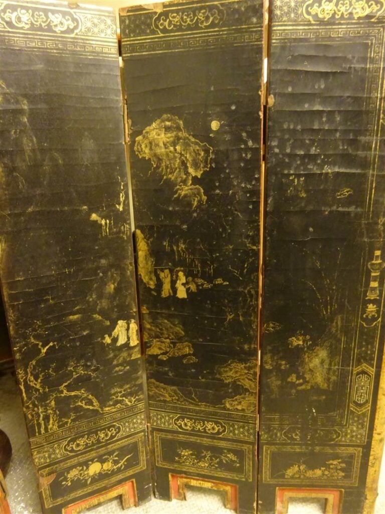 PAIRE D'ETAGERES D'APPLIQUES EN BOIS LAQUE - Chine, Epoque début du XXe siècle…