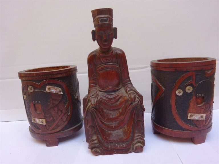 SUITE DE DEUX (2) POTS A PINCEAUX EN BAMBOU, BITONG / BIDONG - Japan, Période S…