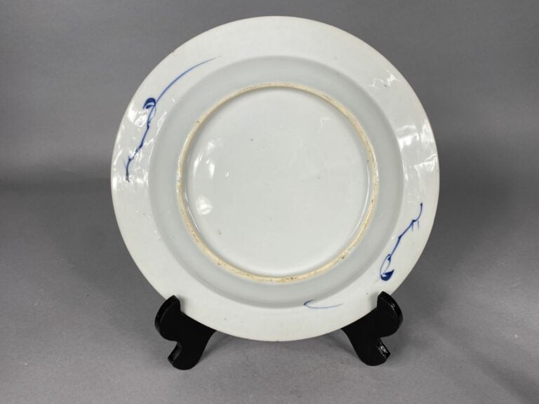 Chine - Ensemble de deux assiettes en porcelaine bleu blanc à décor de branchag…