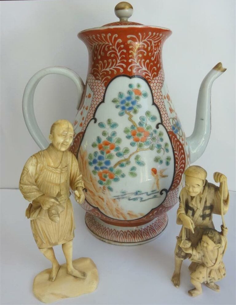 [X] LOT DE TROIS (3) PIECES JAPONAISES - Japon, Epoque fin du XIXe siècle - Il…