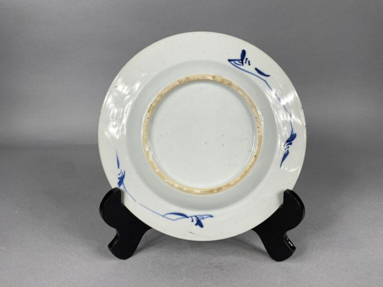 Chine - Ensemble de six assiettes en porcelaine bleu blanc à décor de branchage…