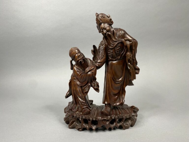 Chine - Sujet en bois sculpté figurant deux personnages dont un dignitaire - H…