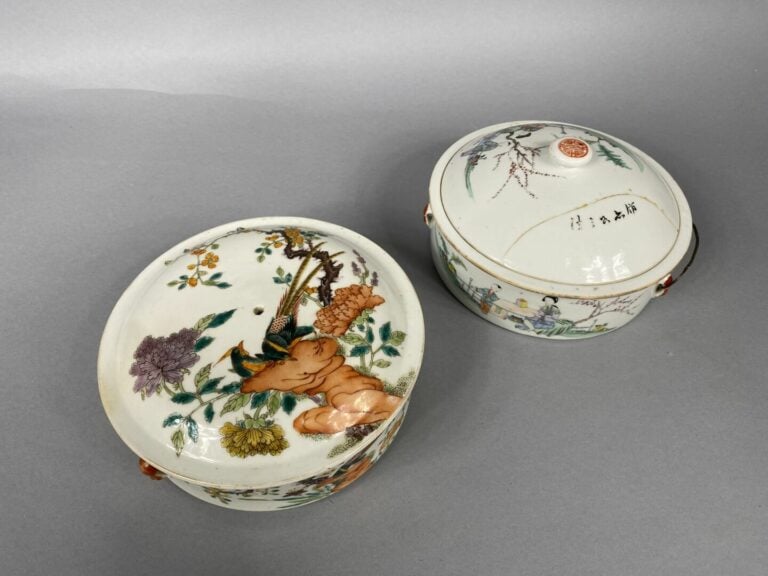 Chine - Ensemble de deux boites couvertes en céramique à décor émaillé pour l'u…