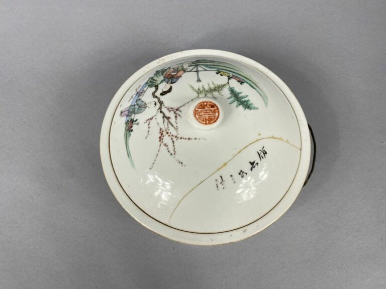 Chine - Ensemble de deux boites couvertes en céramique à décor émaillé pour l'u…