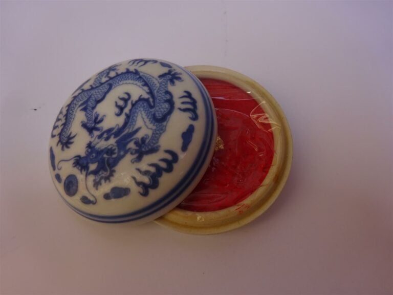 LOT DE DEUX (2) BOÎTES A ENCRER LES TAMPONS EN PORCELAIN BLEU BLANC - Chine, Ep…