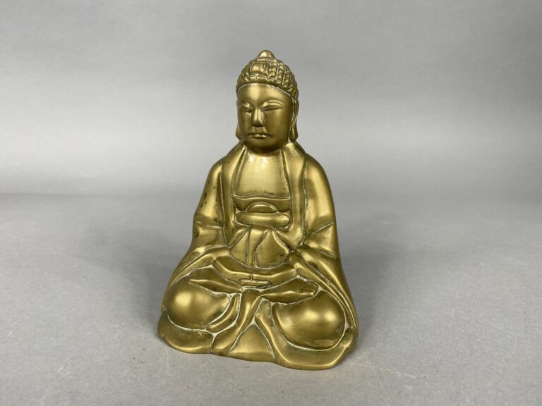 Chine - Sujet en bronze doré représentant un bouddha assis en prière - H : 15 c…