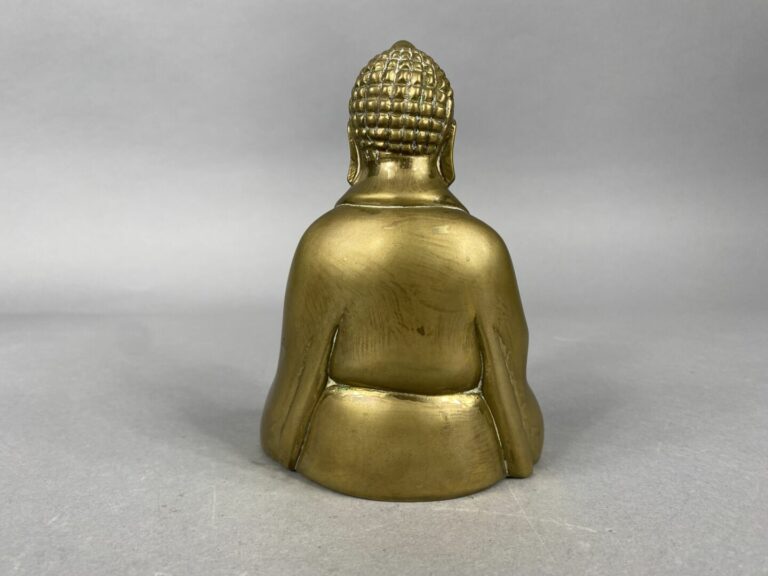 Chine - Sujet en bronze doré représentant un bouddha assis en prière - H : 15 c…
