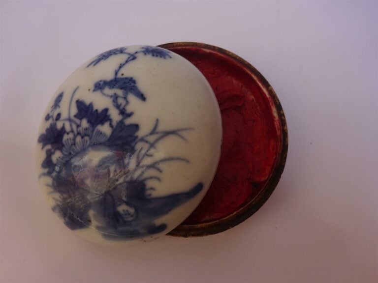 LOT DE DEUX (2) BOÎTES A ENCRER LES TAMPONS EN PORCELAIN BLEU BLANC - Chine, Ep…