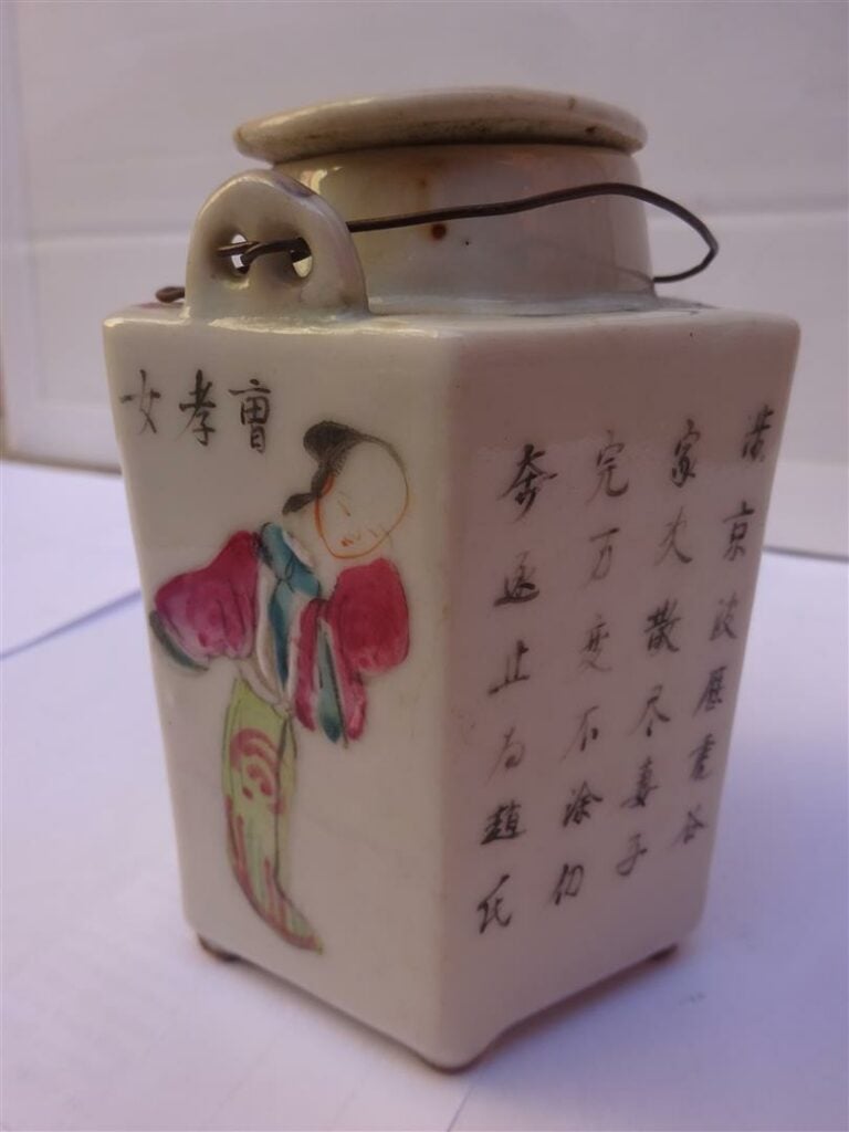 ACCUMULATION DE PORCELAINES - Chine et Vietnam, Epoque XXe siècle - Elle compre…