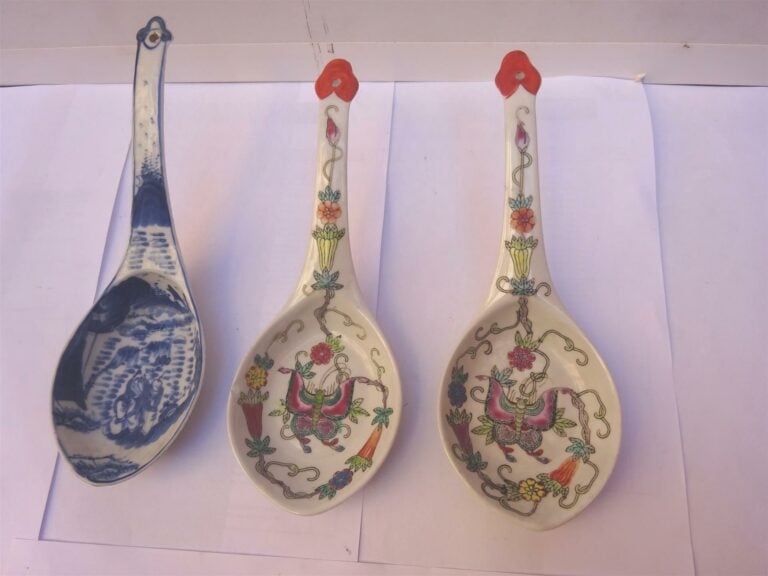 ACCUMULATION DE PORCELAINES - Chine et Vietnam, Epoque XXe siècle - Elle compre…