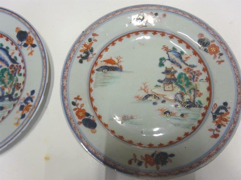 PAIRE D'ASSIETTES EN PORCELAINE DE LA COMPAGNIE - Chine, Dynastie Qing, Epoque…