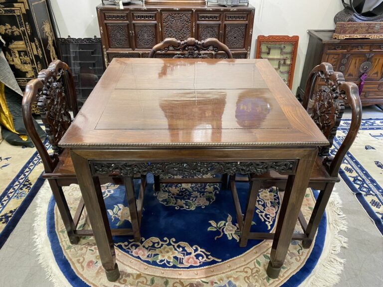 Chine - Mobilier de salon comprenant une table de forme carrée en bois exotique…