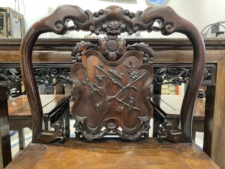 Chine - Mobilier de salon comprenant une table de forme carrée en bois exotique…