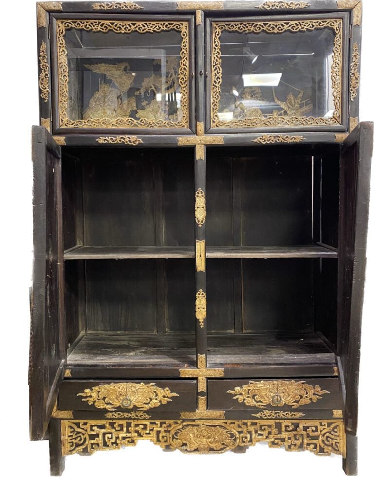 Chine - Cabinet en bois noirci et plaquette d'os ouvrant en partie haute à deux…