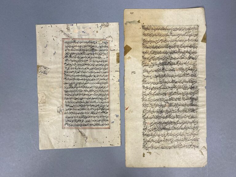 IRAN - Ensemble de deux pages de manuscrit représentant deux scènes animées - (…
