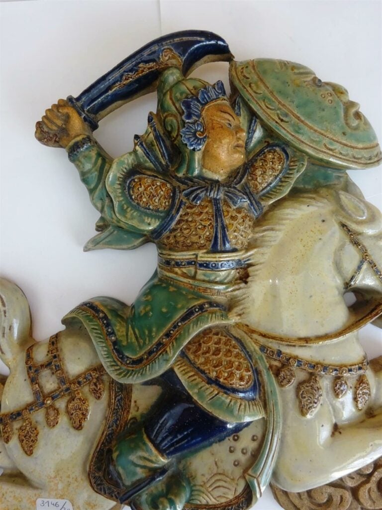 PLAQUE DECORATIVE / TUILE EN GRES EMAILLE POLYCHROME FORMANT CAVALIER Républiqu…