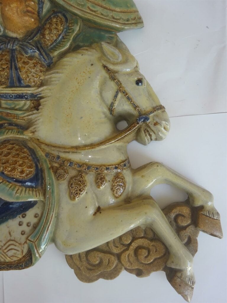 PLAQUE DECORATIVE / TUILE EN GRES EMAILLE POLYCHROME FORMANT CAVALIER Républiqu…