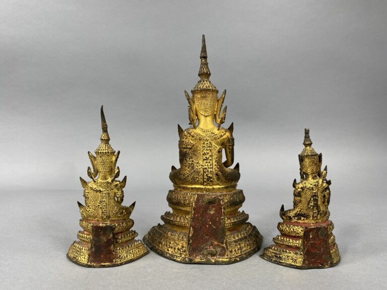 THAILANDE, Ratanakosin - Vers 1900 - Trois statuettes de bouddha Amitayux en br…