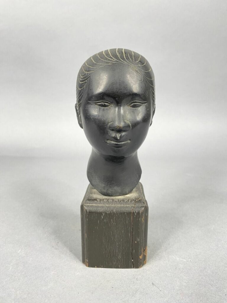 Vietnam, Ecole des Beaux-Arts de Hanoi - Buste en bronze à patine noire représe…