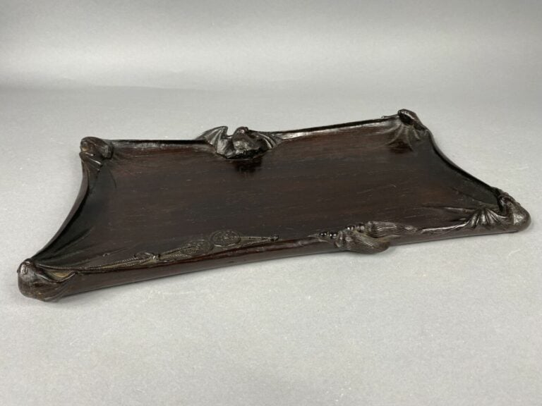 VIETNAM - Vers 1900 - Plateau de forme rectangulaire en bois sculpté dans les c…