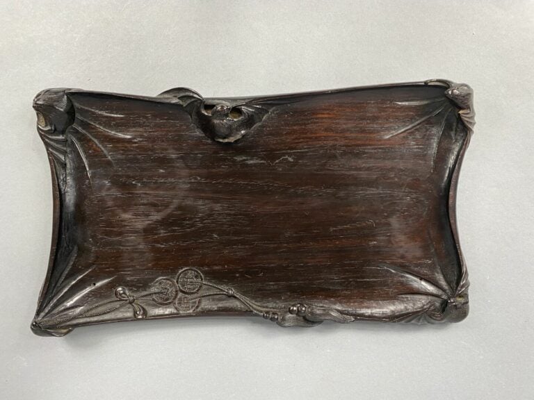 VIETNAM - Vers 1900 - Plateau de forme rectangulaire en bois sculpté dans les c…